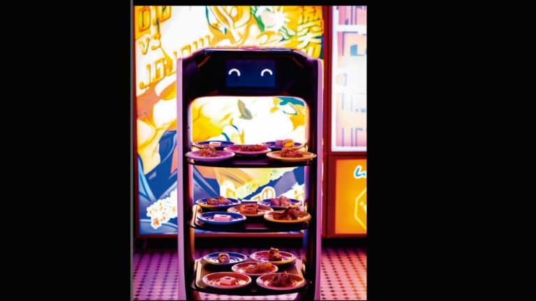 El primer restaurante de Bogotá atendido por meseros robots