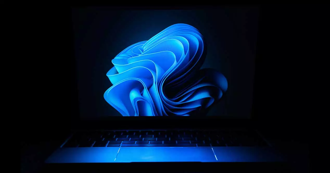 Activa la barra de tareas secreta de Windows 11: te encantará